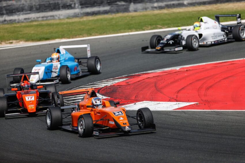 Tercera cita del campeonato de F4 en Portimao con Van´t Hoff líder